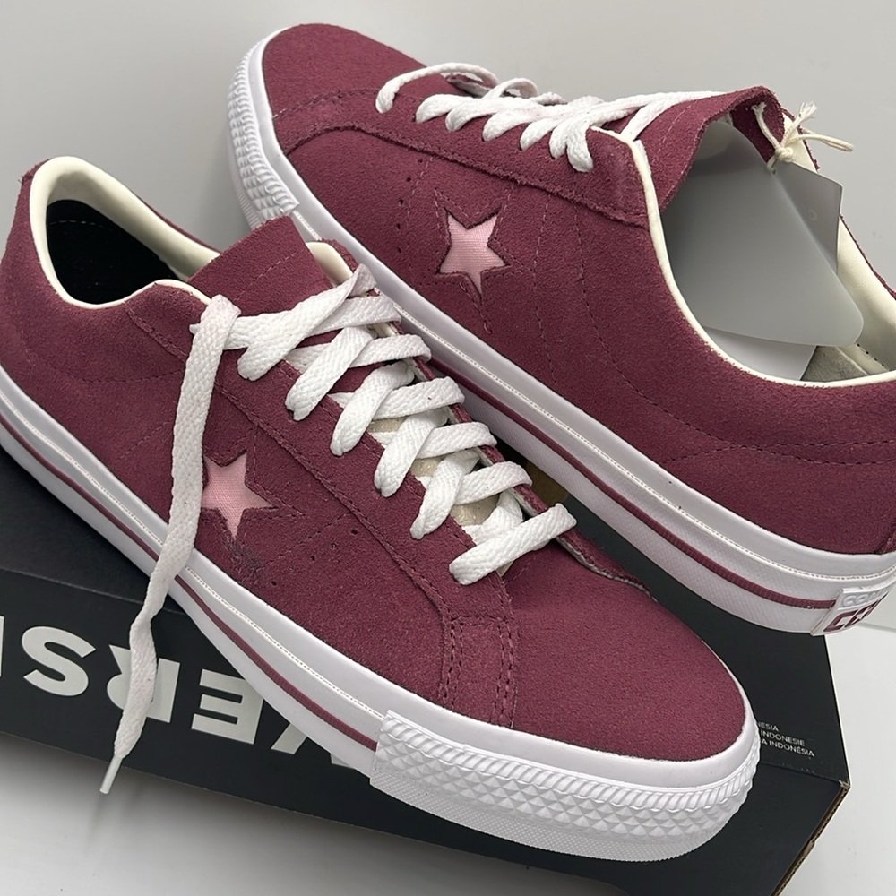Converse Men’s Burgundy Sneakers with Star Detail
A11099C
ONE STAR PRO OX GREY/ - Picture 9 of 16